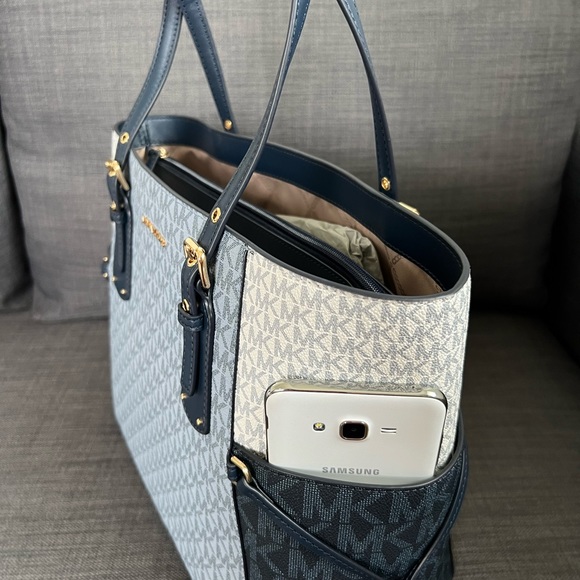 NWT MICHAEL KORS VOYAGER EW TOTE HANDBAG - Picture 3 of 10